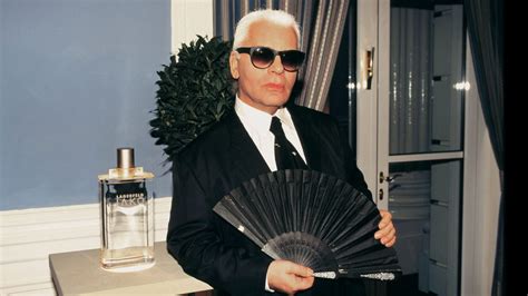  Karl Lagerfeld: A Life in Fashion -  A Symphony of Creativity Woven with Threads of Passion and Rebellion