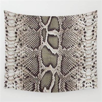  Snake Skin: A Chilling Tapestry Woven from Fear and Folklore!