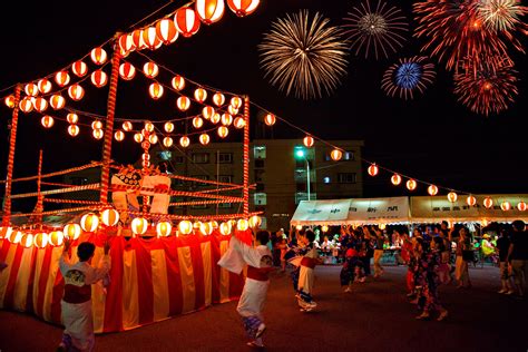 スペイン 火祭り: 炎の祭典と日本の夏祭りの意外な共通点